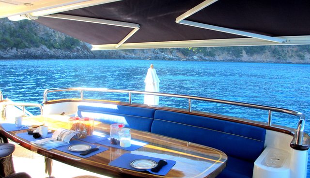 SMILES OF MILES yacht charter 5