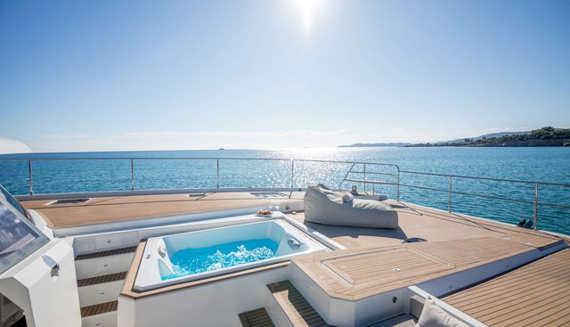 D2 yacht charter 3