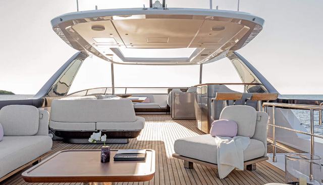 VIVA II yacht charter 4