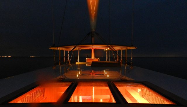 DOMICIL yacht charter 3