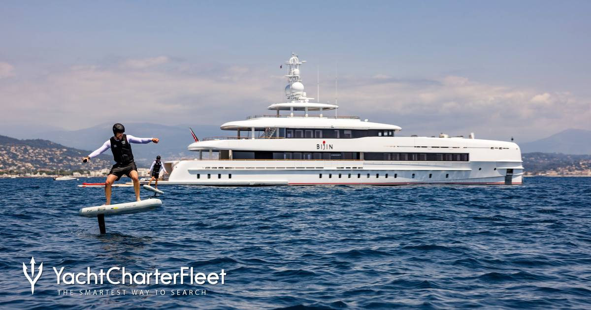 MOUNA yacht charter 2
