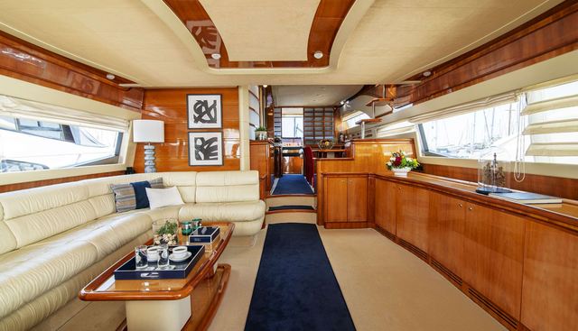 VENTUS 21 yacht charter 5