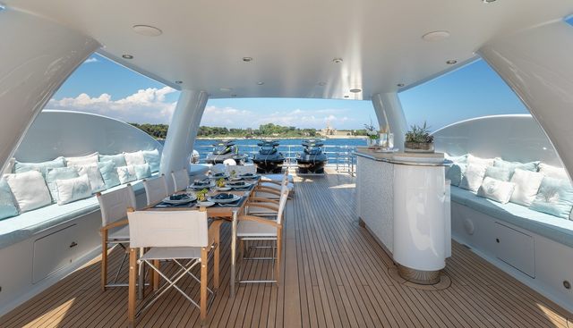 LA MIRAGE yacht charter 4
