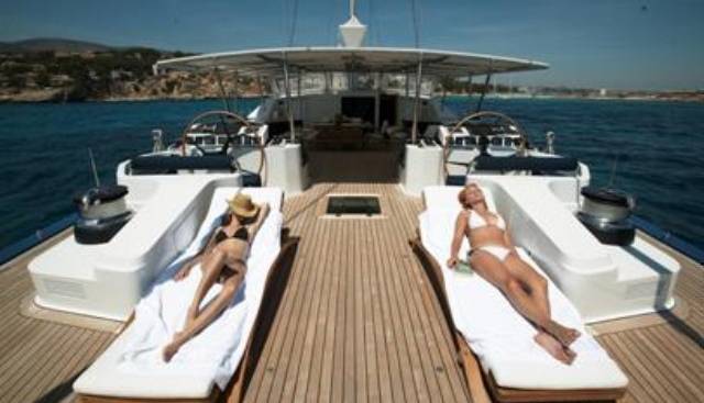 MUMU yacht charter 2