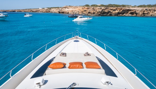 FUNKY TOWN yacht charter 3