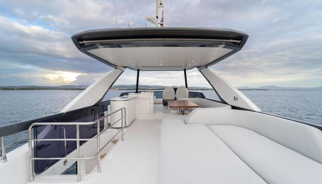 DONNA yacht charter 3