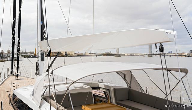 J SIX yacht charter 3