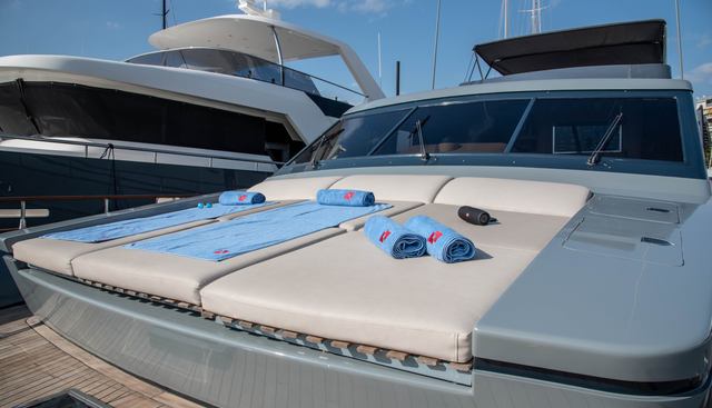 KISS yacht charter 3