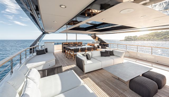 OCULUS yacht charter 2
