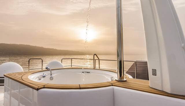 YVONNE yacht charter 3