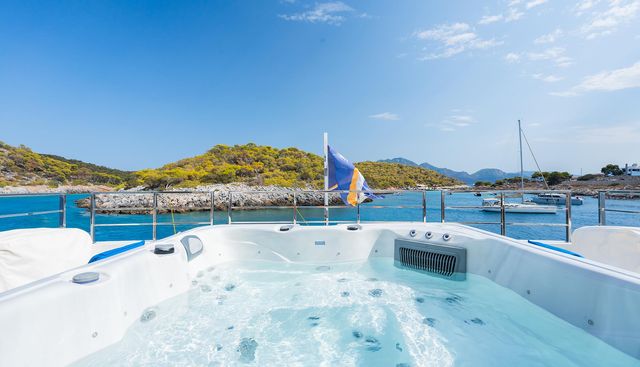 BLUE MOON yacht charter 4