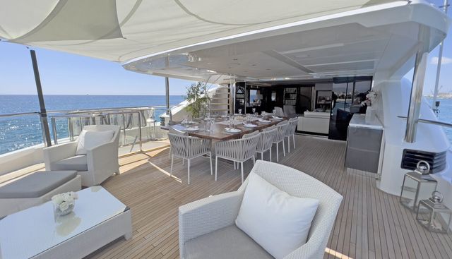 LE VERSEAU yacht charter 4
