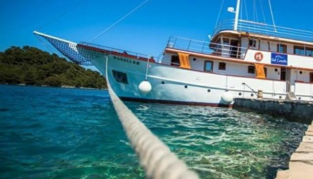 MAGELLAN yacht charter 4