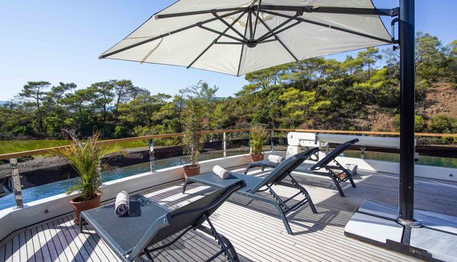 NEO yacht charter 4