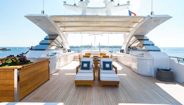 LA TANIA yacht charter 4