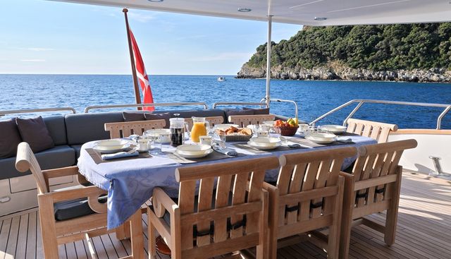 CLARITY yacht charter 4