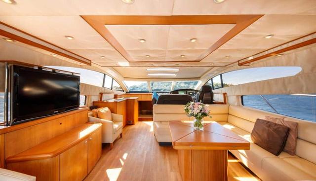 NERA OCEANO yacht charter 4
