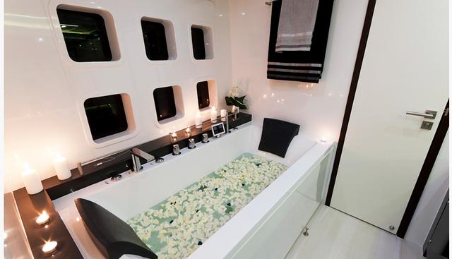 POMAIKAI yacht charter 5
