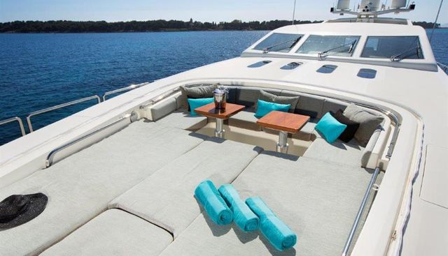 EOL B yacht charter 2