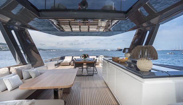 NINETEEN 42 yacht charter 4