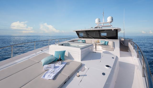 DREAMS IV yacht charter 2