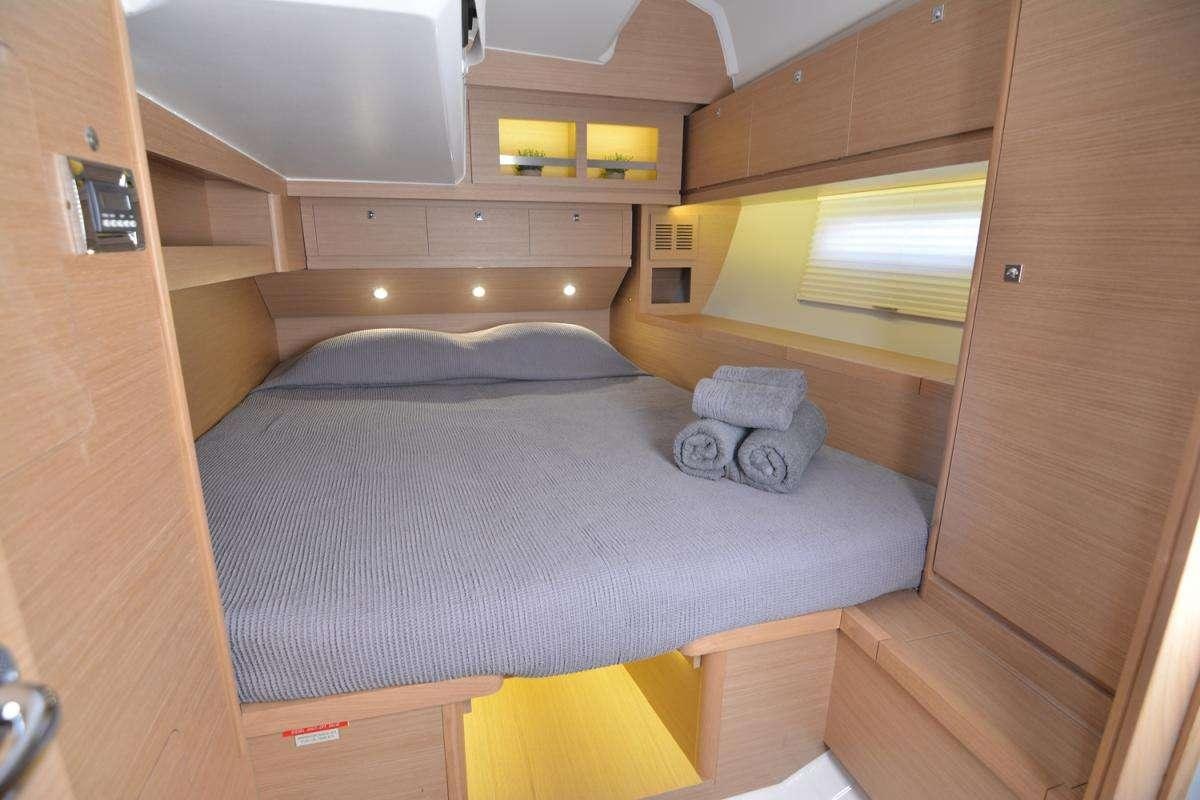 NINETEEN yacht charter 4