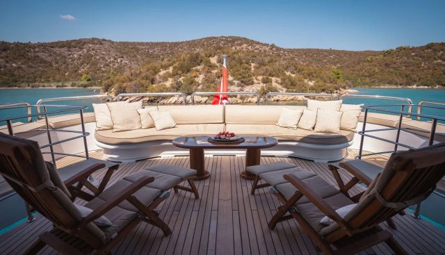 LADY G II yacht charter 4