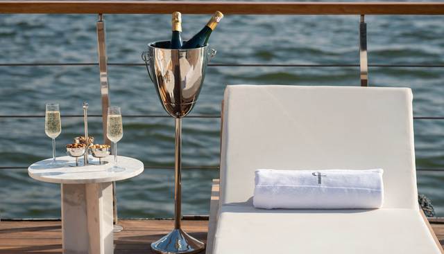 BERGE yacht charter 4