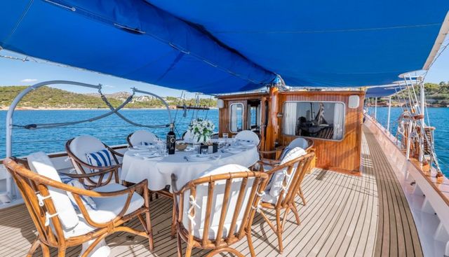 LITHI yacht charter 4