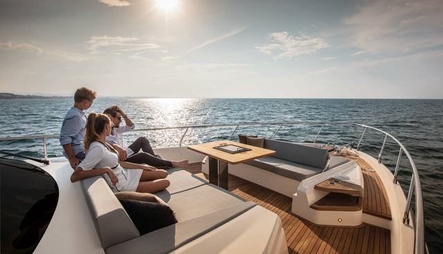 BREEZE yacht charter 3