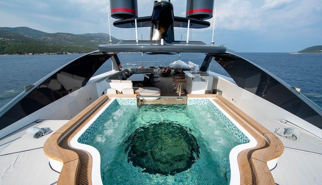 STARBURST III yacht charter 3