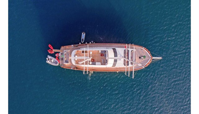 QUEEN OF MAKRI yacht charter 5