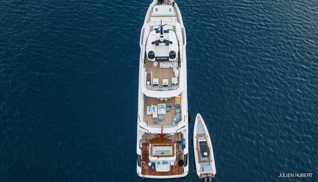 BEE yacht charter 5