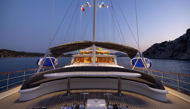 AQUA BELLA yacht charter 3