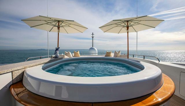 LA BLANCA yacht charter 3