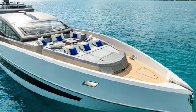 M7 yacht charter 3
