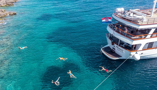 ALMISSA yacht charter 5