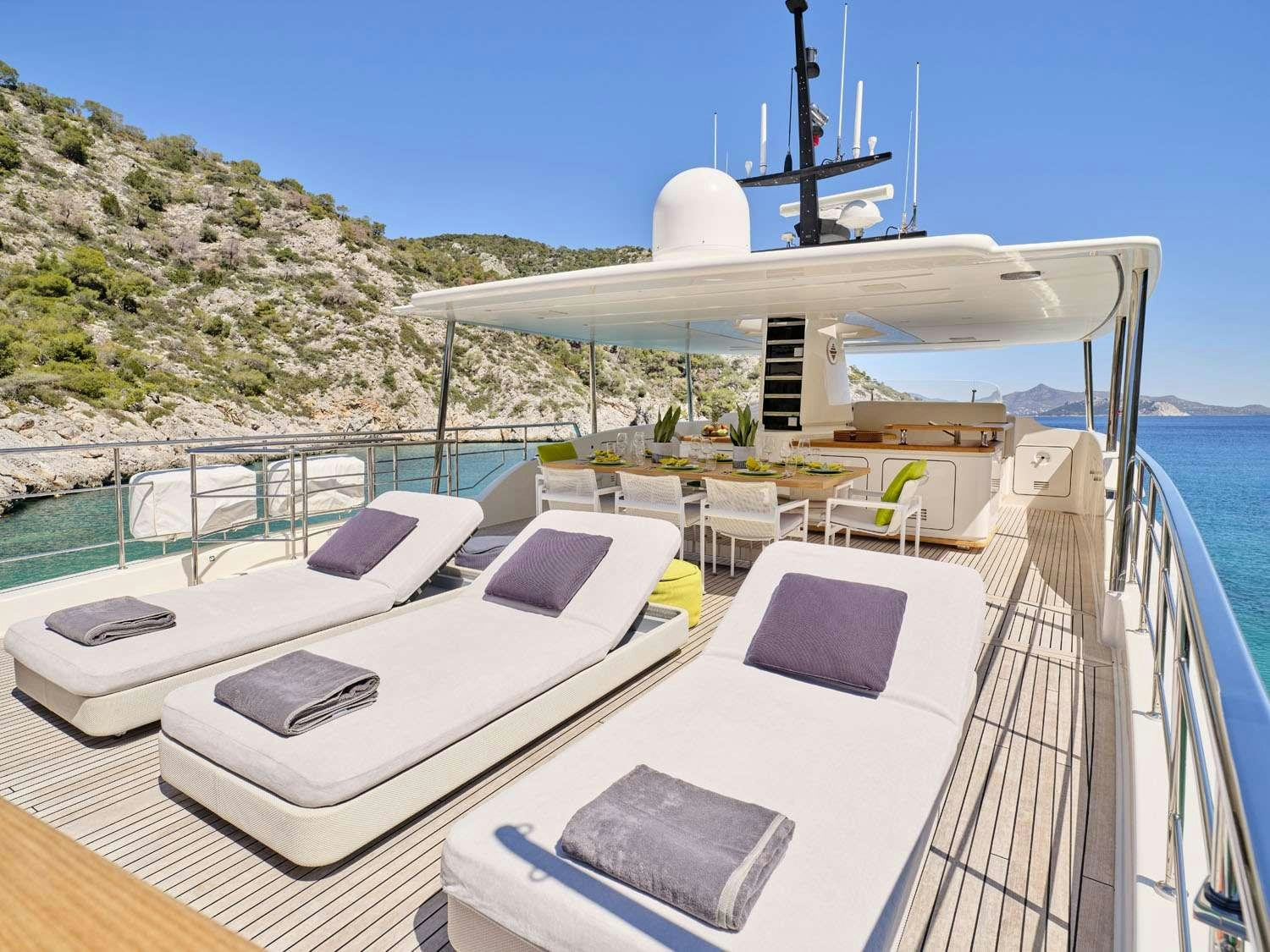 FLOR yacht charter 2