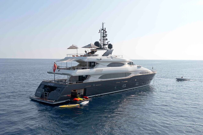 AERO yacht charter 4
