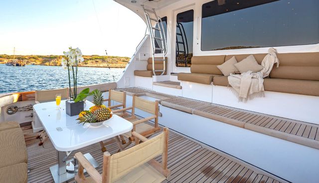 ASTRAPE yacht charter 5