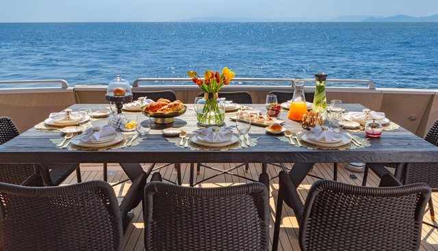 HAMMERHEAD yacht charter 5