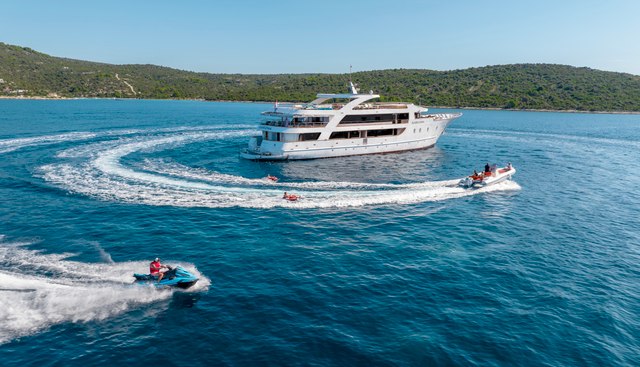 KARIZMA yacht charter 5