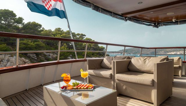 ALMISSA yacht charter 4