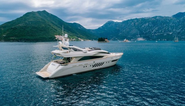 LADY MURA yacht charter 5