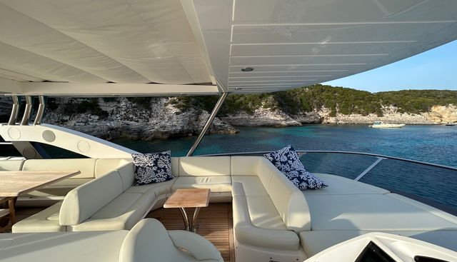 SARAHLISA yacht charter 4