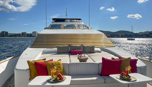 BLUE GOLD yacht charter 2