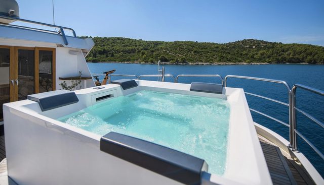 LA PERLA yacht charter 2