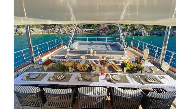 QUEEN OF MAKRI yacht charter 3