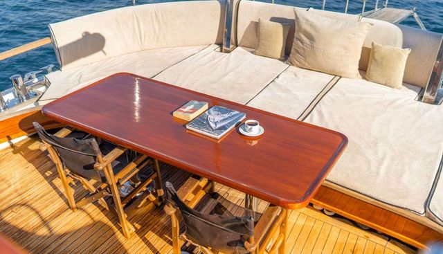 KAVIRA II yacht charter 5