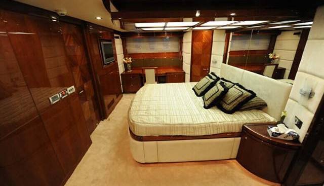 INFINITY 1 yacht charter 4